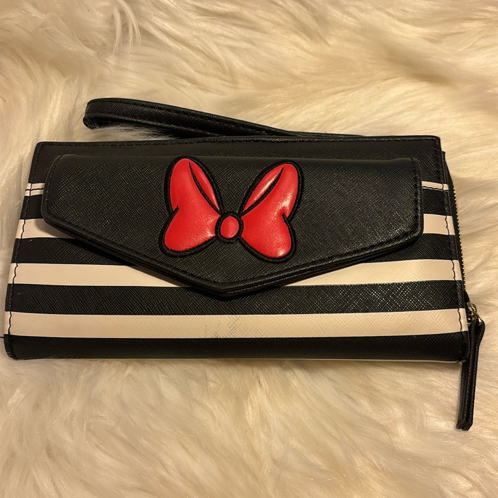 Disney Parks Minnie Mouse Wallet/Wristlet Clutch Zip Around with Wrist Strap